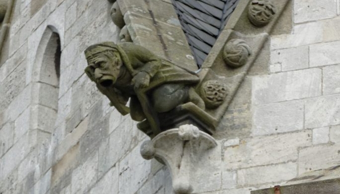 Seltsame Kreaturen an der Nikolai-Kirche in Obermarsbeg