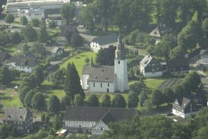 Die katholische Pfarrkirche St. Peter und Paul in Wormbach