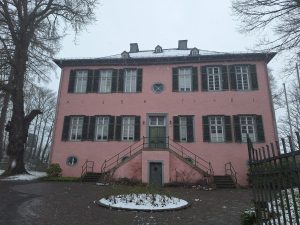 Die Neheimer Burg und Stadtmauer