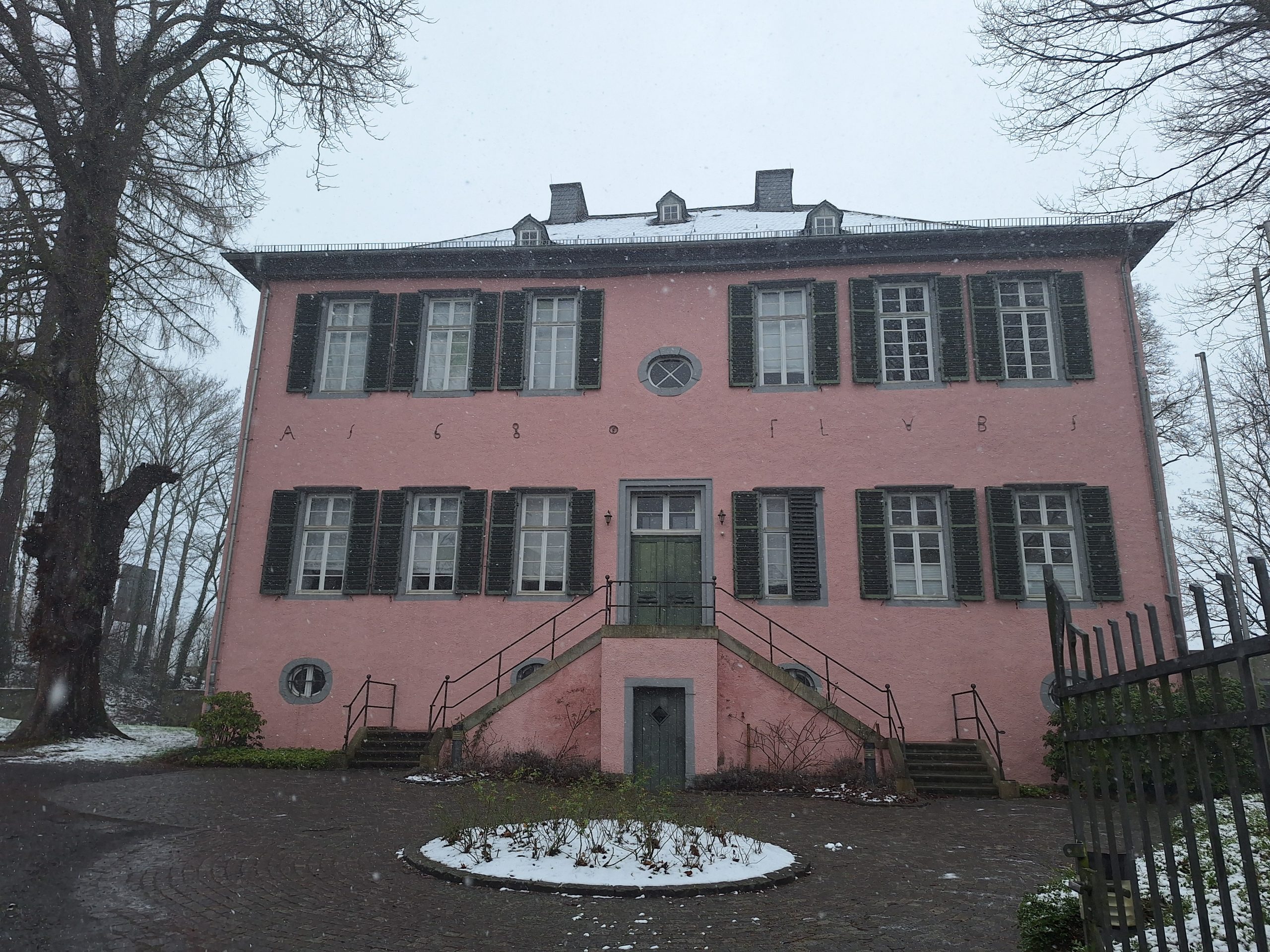 Die Neheimer Burg und Stadtmauer
