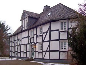 Zwei Wappenschmiede im Schmalen Haus auf dem alten Stadtmauerturm