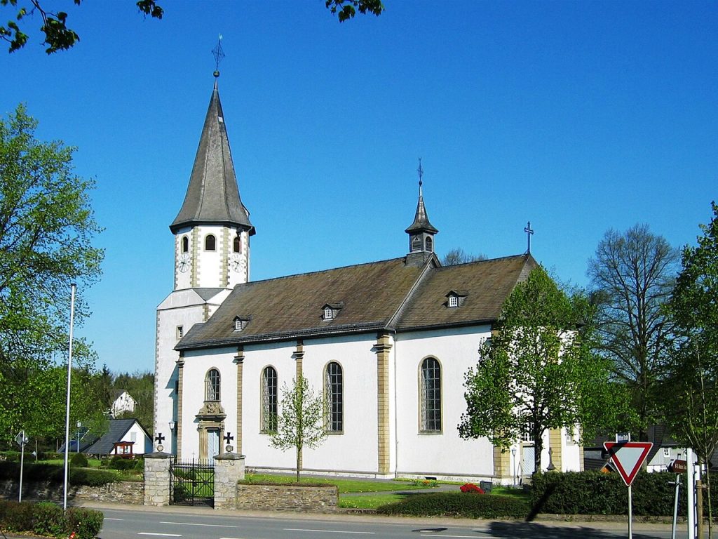 1280px Scharfenberger Kirche