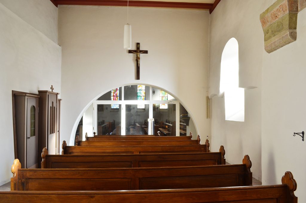 Brilon, Hoppecke, St. Mariä Heimsuchung, Blick von der alten in die neue Kirche
