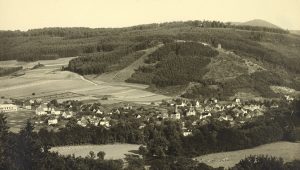 Ostwig:  Pferde und ein Kamin, der niemals rauchte