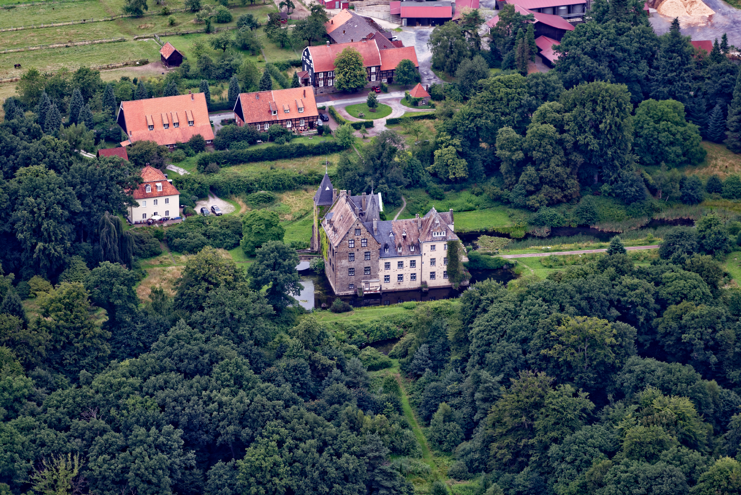 Höllinghofen: Von „Haus und Dorf“ zum adeligen Gut