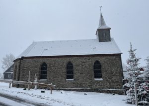 Die Kirche St. Erasmus mit Kapelle „Maria Schnee“  in Altastenberg und ihre Vorgänger
